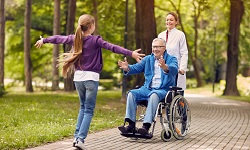 4000万失能老人的长期照护去哪儿？四大方案解决照护问题
