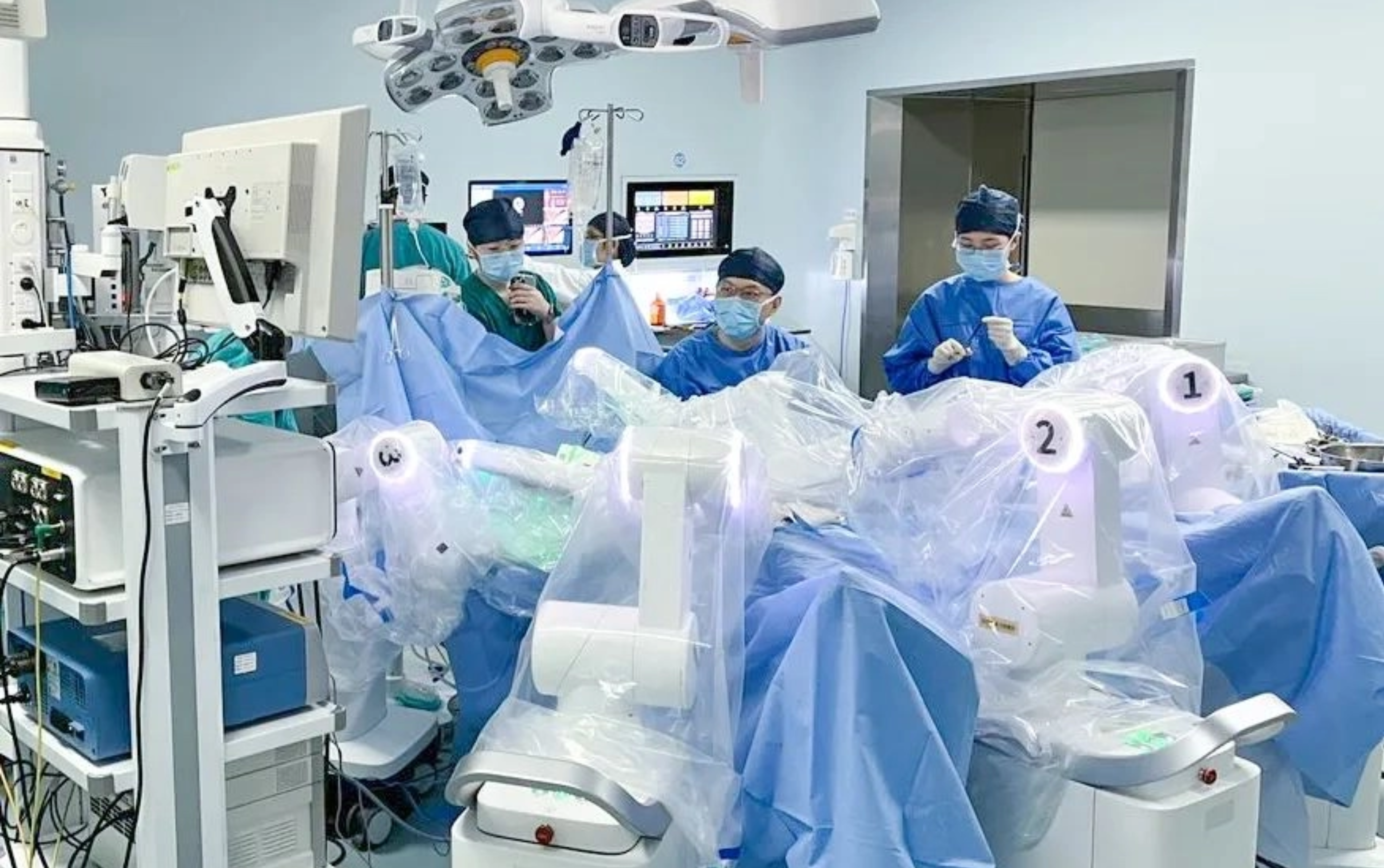 瑞龙诺赋完成首例人体临床试验，中国模块化手术机器人刷新里程碑
